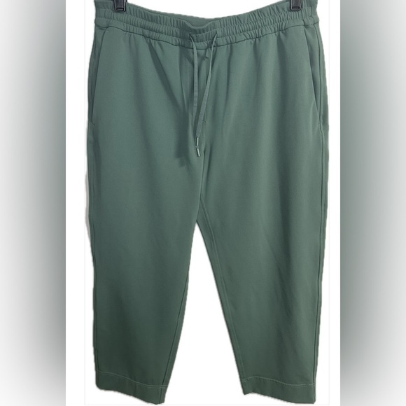 Lululemon Tapered Leg Mid Rise Crop Size Small in Dark Forest - Picture 5 of 8